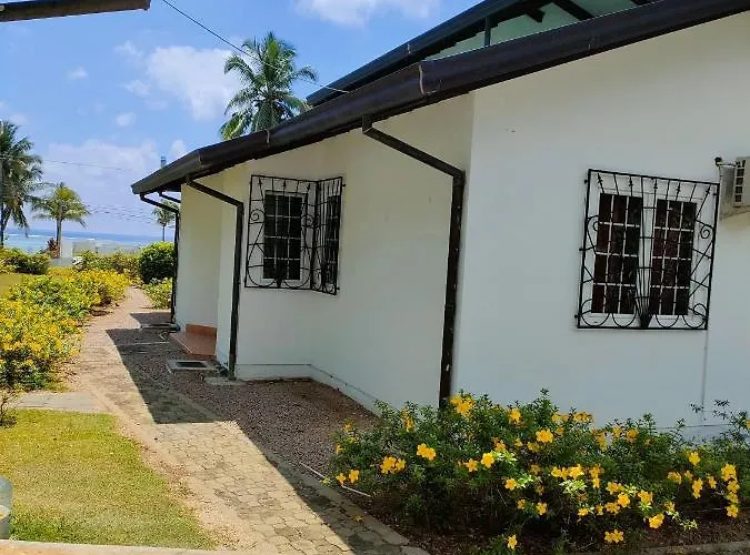 Luana Yuna Villa *