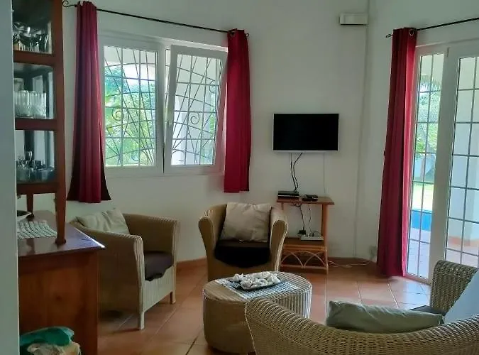 Luana Yuna Villa Au Cap