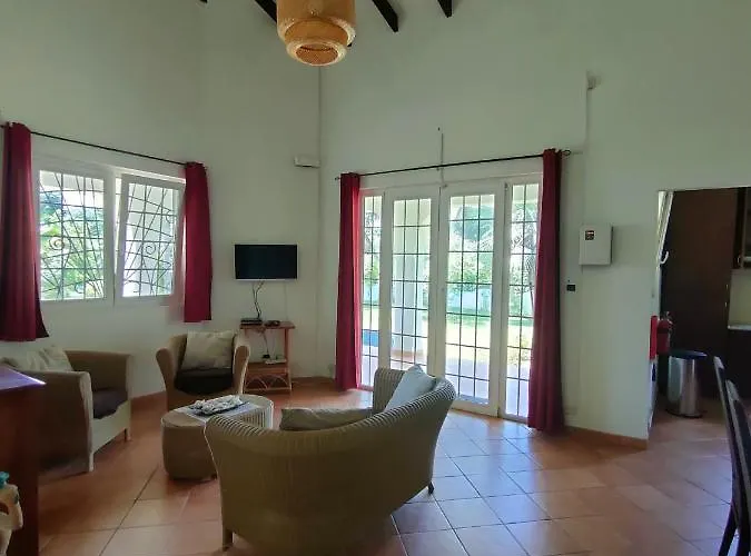 Luana Yuna Villa Au Cap