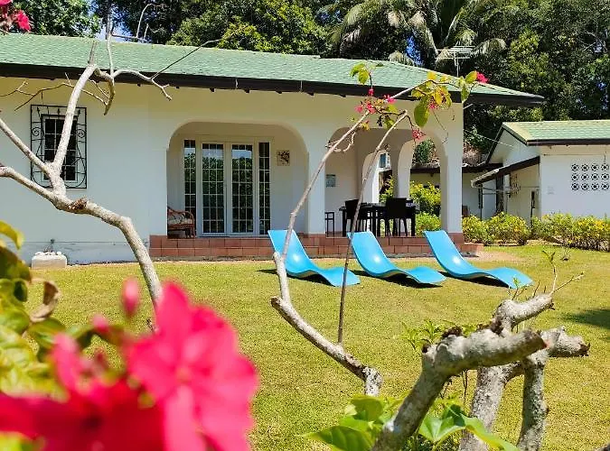 Luana Yuna Villa Au Cap
