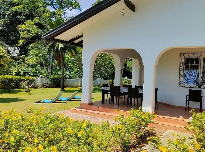 Luana Yuna Villa Au Cap