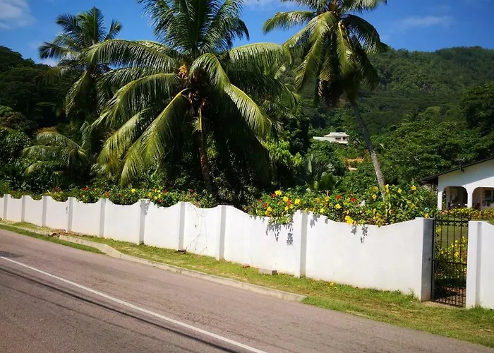 Luana Yuna Villa Au Cap